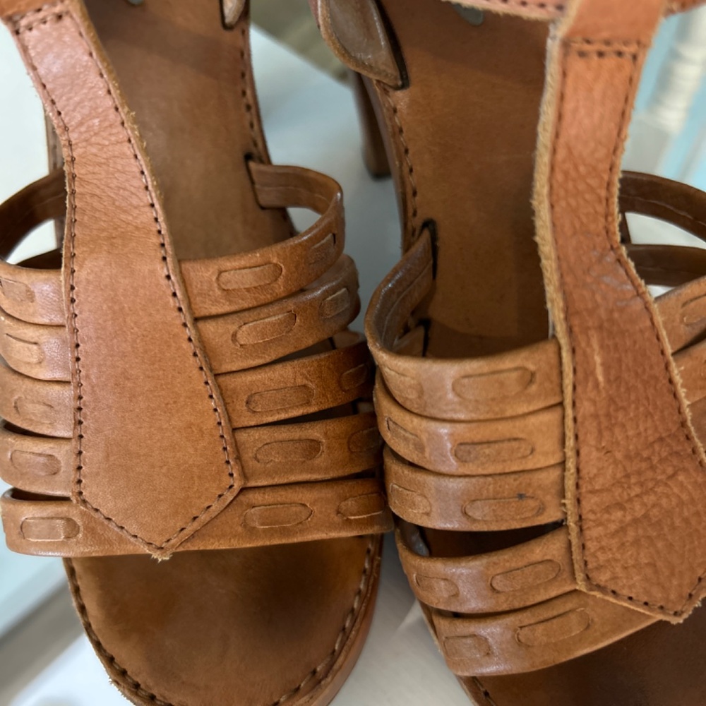 Sandals - Picture 2 of 4